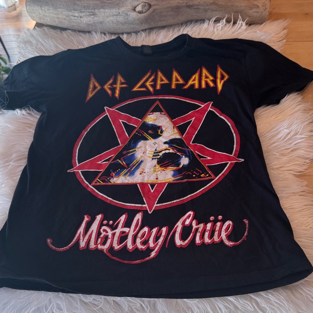Def Leopard x Motley Crue Australia concert t-shirt